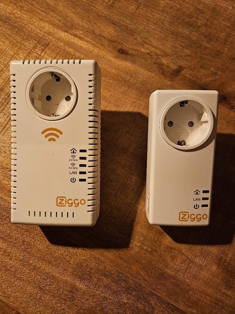 Ziggo WiFi versterkers / Powerline adapters – set van 2, Computers en Software, WiFi-versterkers, Ophalen of Verzenden, Gebruikt