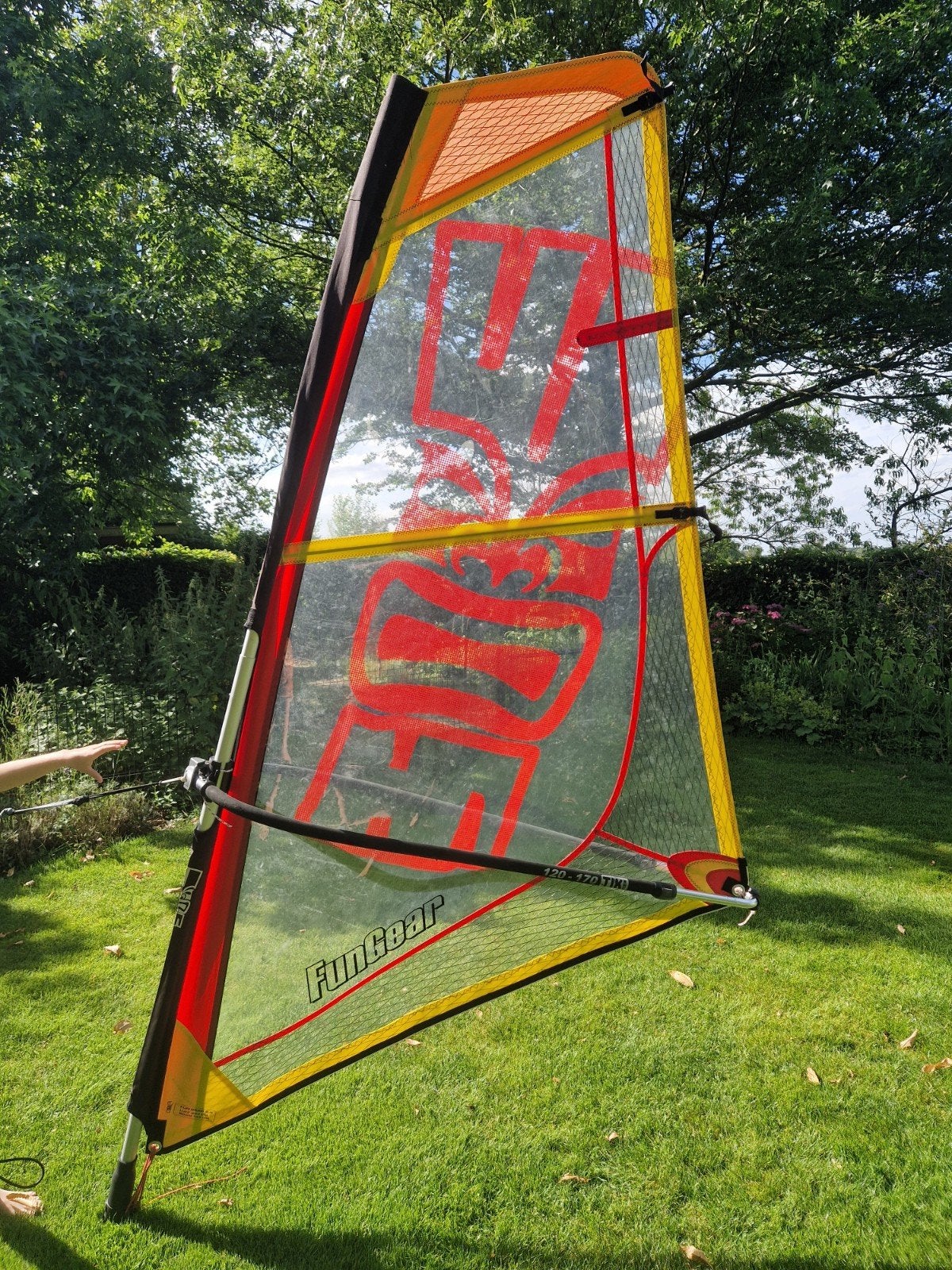 Kinderzeil tiki windsurf 2.5 compleet met mast en giek, Watersport en Boten, Windsurfen, Overige merken, Gebruikt, Met zeil(en)