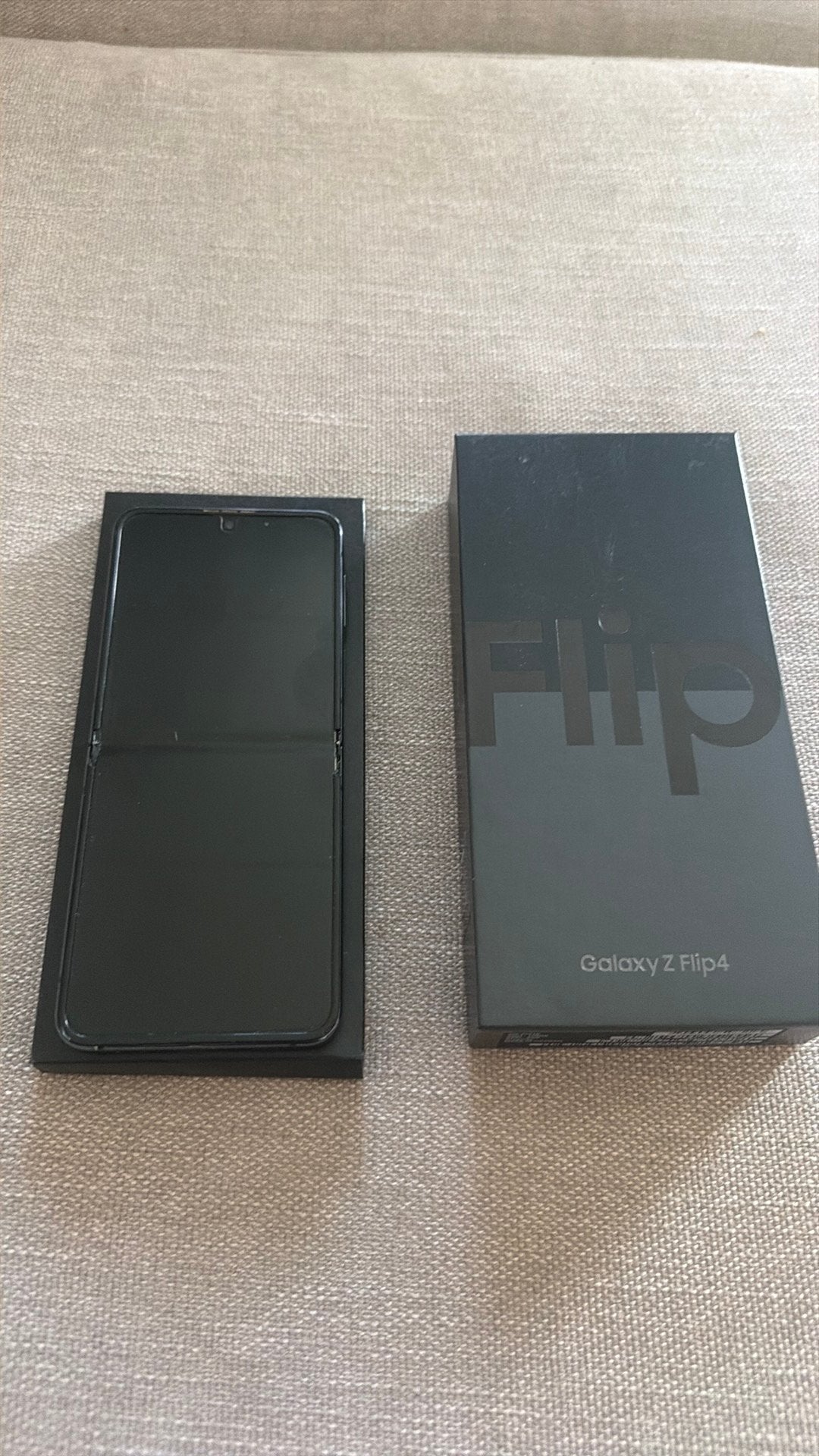 Samsung Galaxy Z Flip4