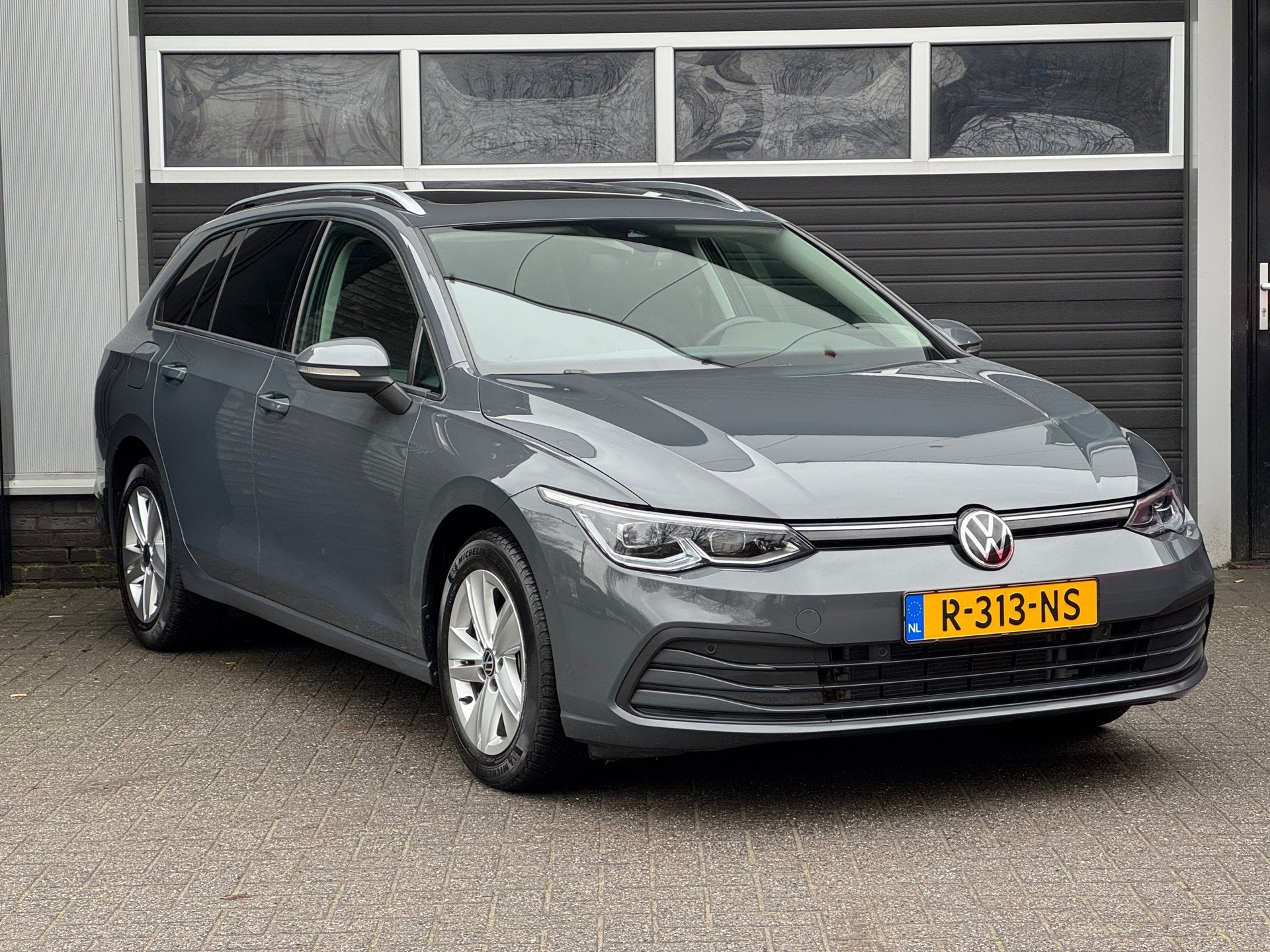Volkswagen Golf Variant 1.0 eTSI DSG Life Pano, Adaptive Cru, Auto's, Gebruikt, Automatische klimaatregeling, 19 km/l, 1265 kg