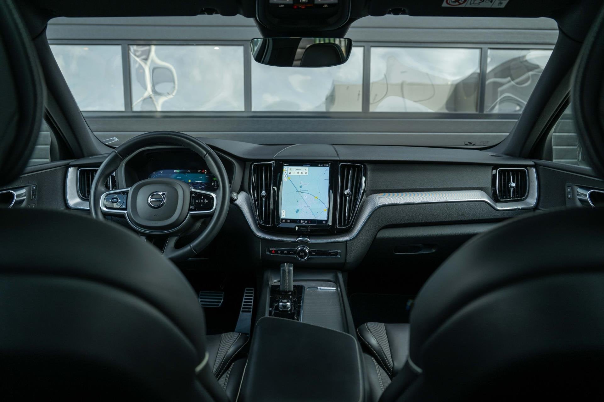 Volvo XC60 2.0 T6 Plug-in hybrid AWD R-Design 350 PK|Pano|Tr, Automaat, Gebruikt, 4 cilinders, 1969 cc
