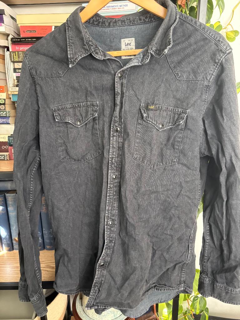 Zwart denim shirt Lee, Zwart, Ophalen of Verzenden, Zo goed als nieuw, Halswijdte 41/42 (L)