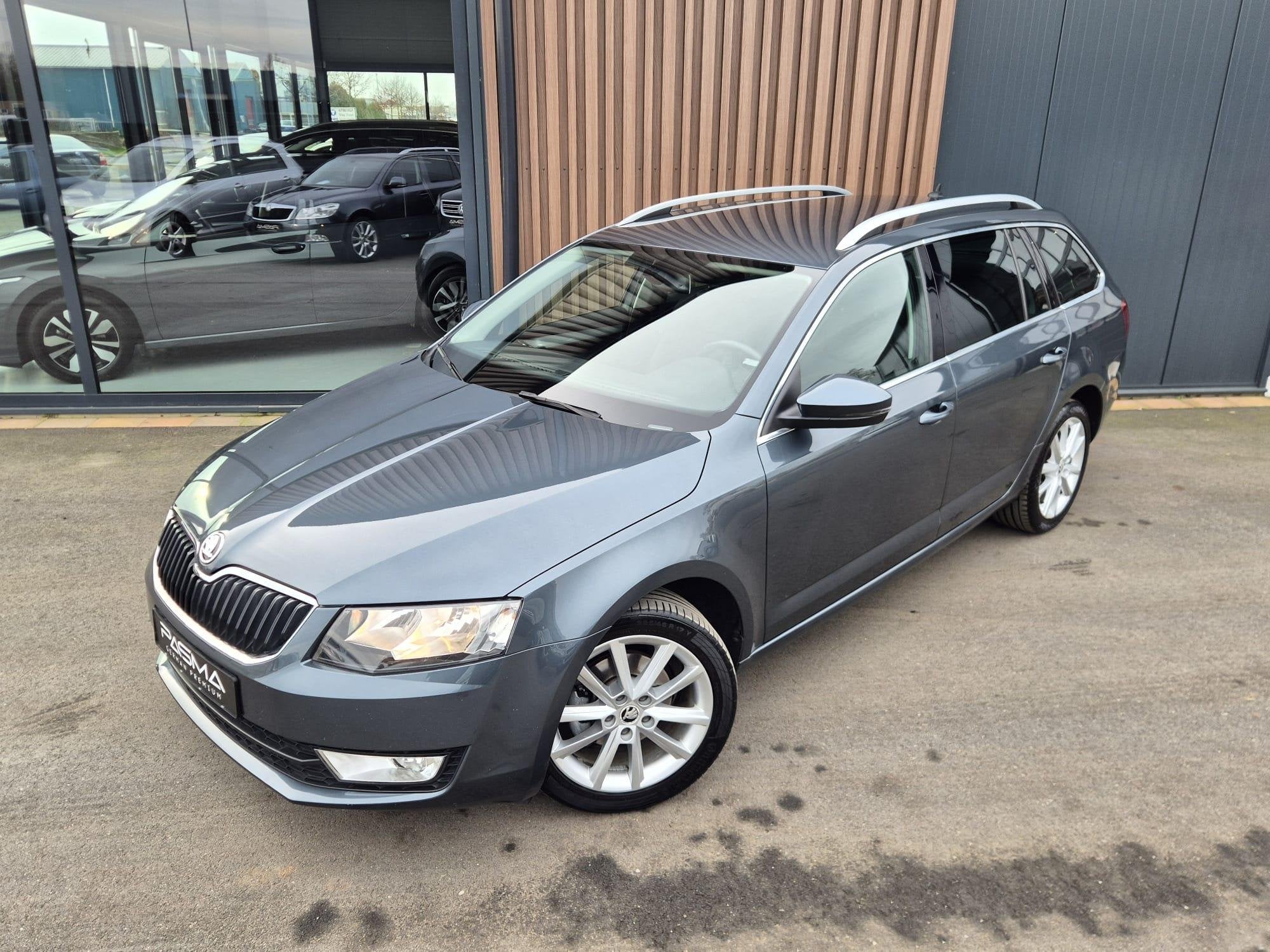 Skoda Octavia Combi 1.4 TSI Greentech Ambition Businessline, Euro 5, Stof, Gebruikt, Zwart