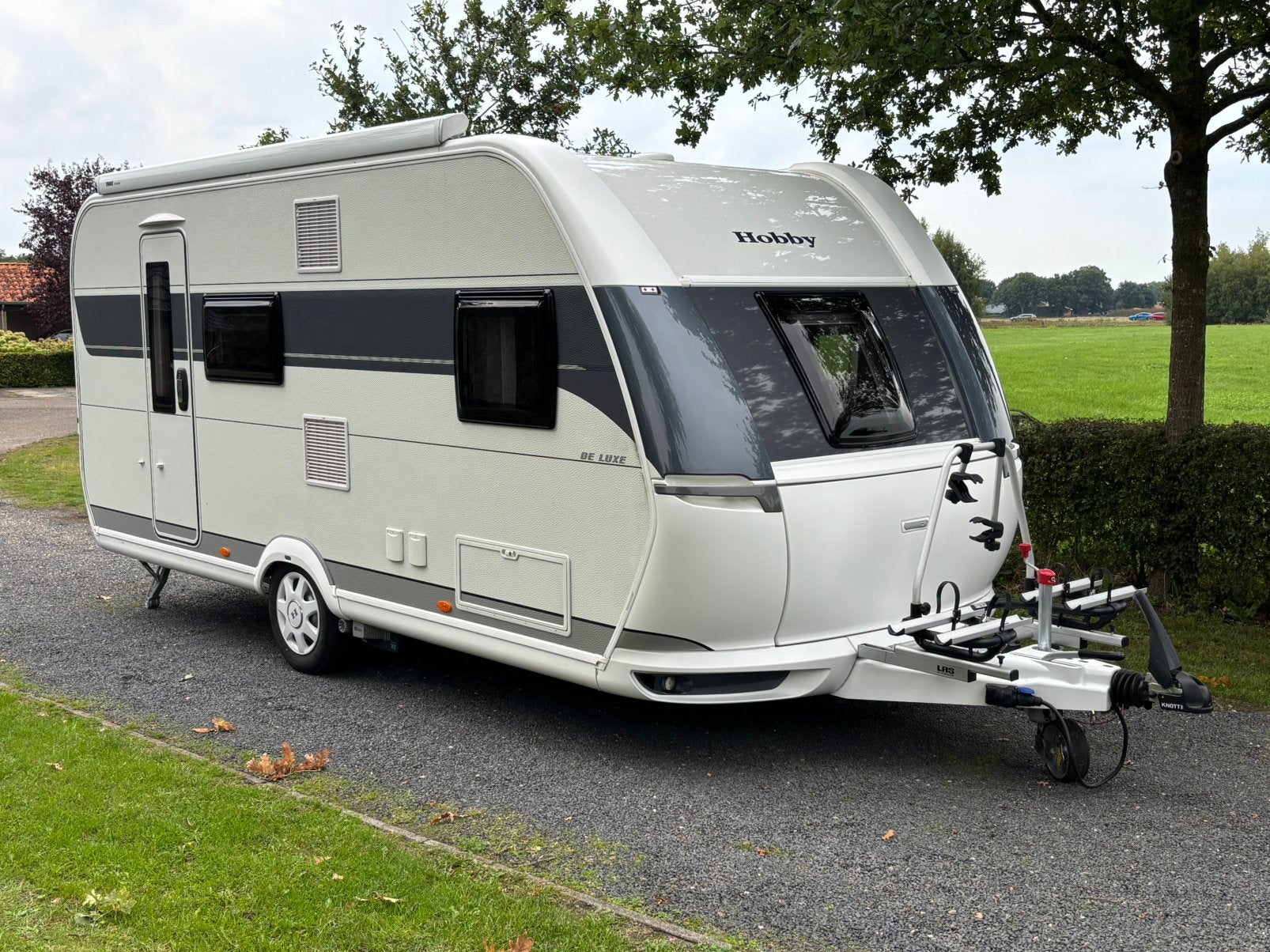 Hobby 490 KMF, stapelbed, mover vloerverwarming THULE luifel, Hobby, Bedrijf, Treinzit, 4 tot 5 meter