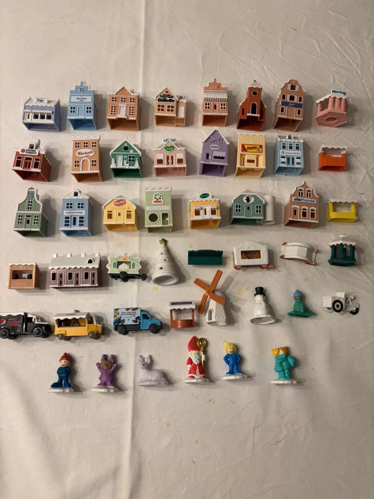 Ah miniatuurhuisjes compleet 45 stuks plus sinterklaas sint!, Verzamelen, Speelgoed, Zo goed als nieuw, Ophalen of Verzenden