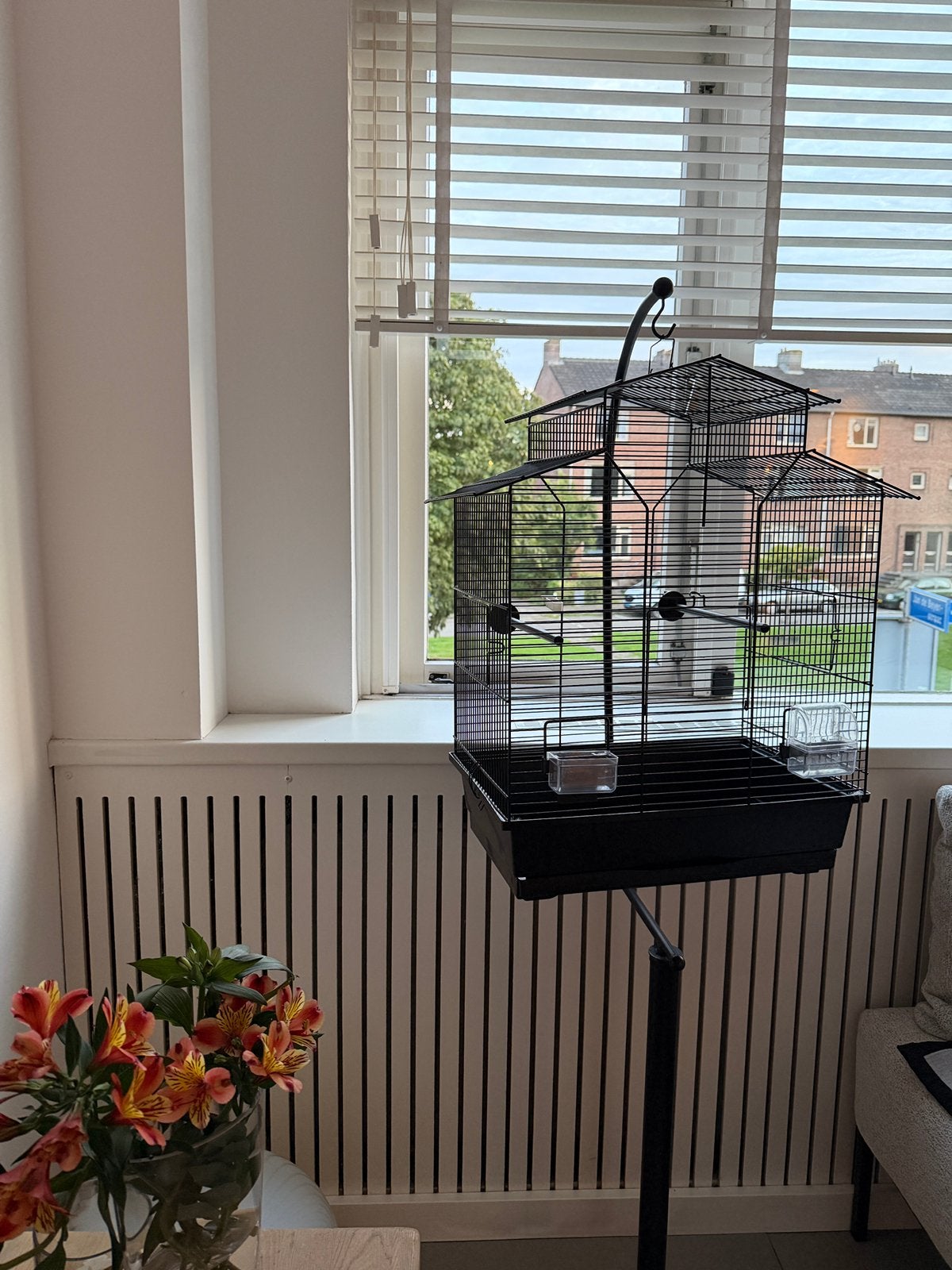 Zeer mooie vogelkooi met standaard, Dieren en Toebehoren, Ophalen, Zo goed als nieuw, Metaal, Vogelkooi