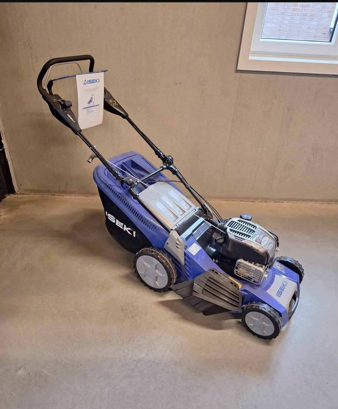 Nieuwe Iseki Benzine Grasmaaier SWE5190VS4, Tuin en Terras, Grasmaaiers, Ophalen, Cirkelmaaier, Nieuw, Opvangbak