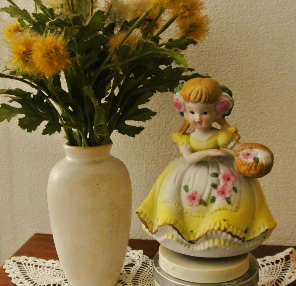 Brocante muziek/beeldje decoratief vintage speeldoosje, Ophalen of Verzenden
