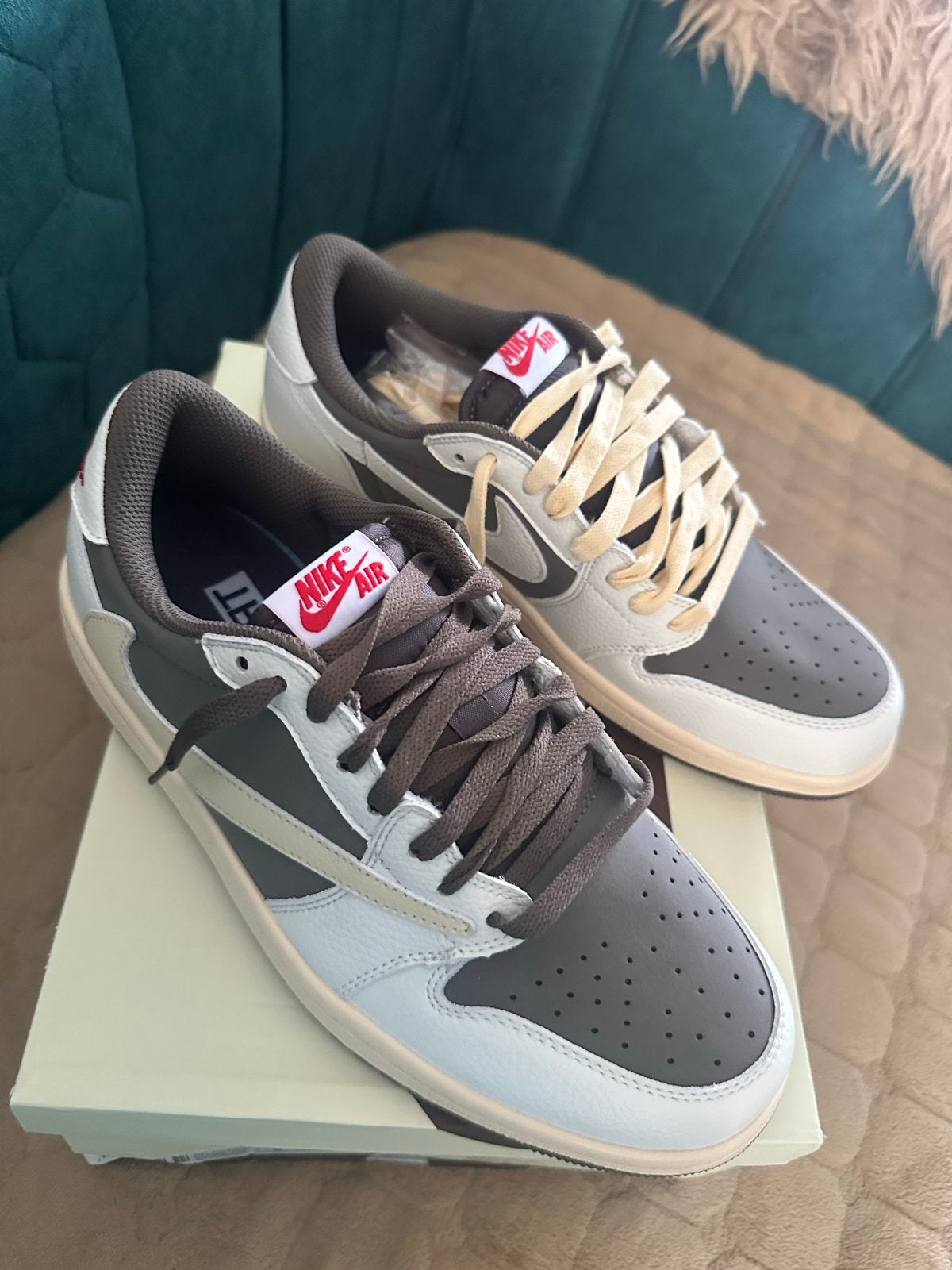 Nike Air Jordan 1 Low Travis Scott Reverse Mocha, Bruin, Nieuw, Ophalen of Verzenden, Sneakers of Gympen