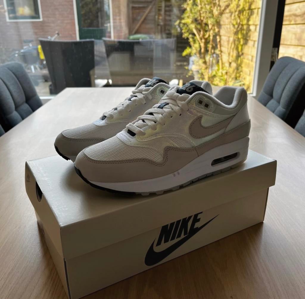 Nike Air Max 1 La Ville Lumière Air Max Day 2022 Maat 39, Wit, Nieuw, Ophalen of Verzenden, Sneakers of Gympen