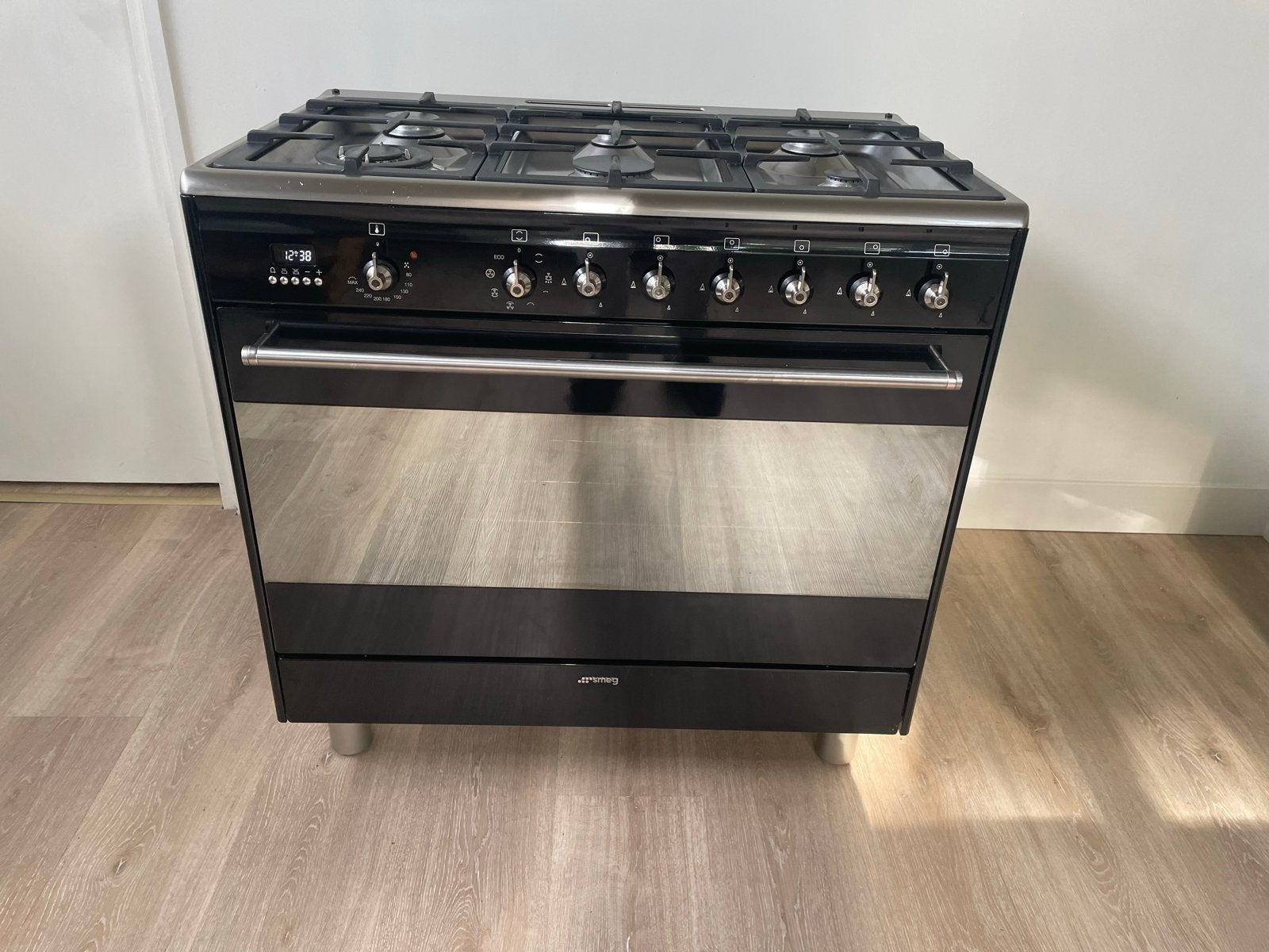 Prachtig schoon Smeg fornuis met 6 pits en heteluchtoven, Witgoed en Apparatuur, Ophalen, 60 cm of meer, Zo goed als nieuw, Energieklasse A of zuiniger