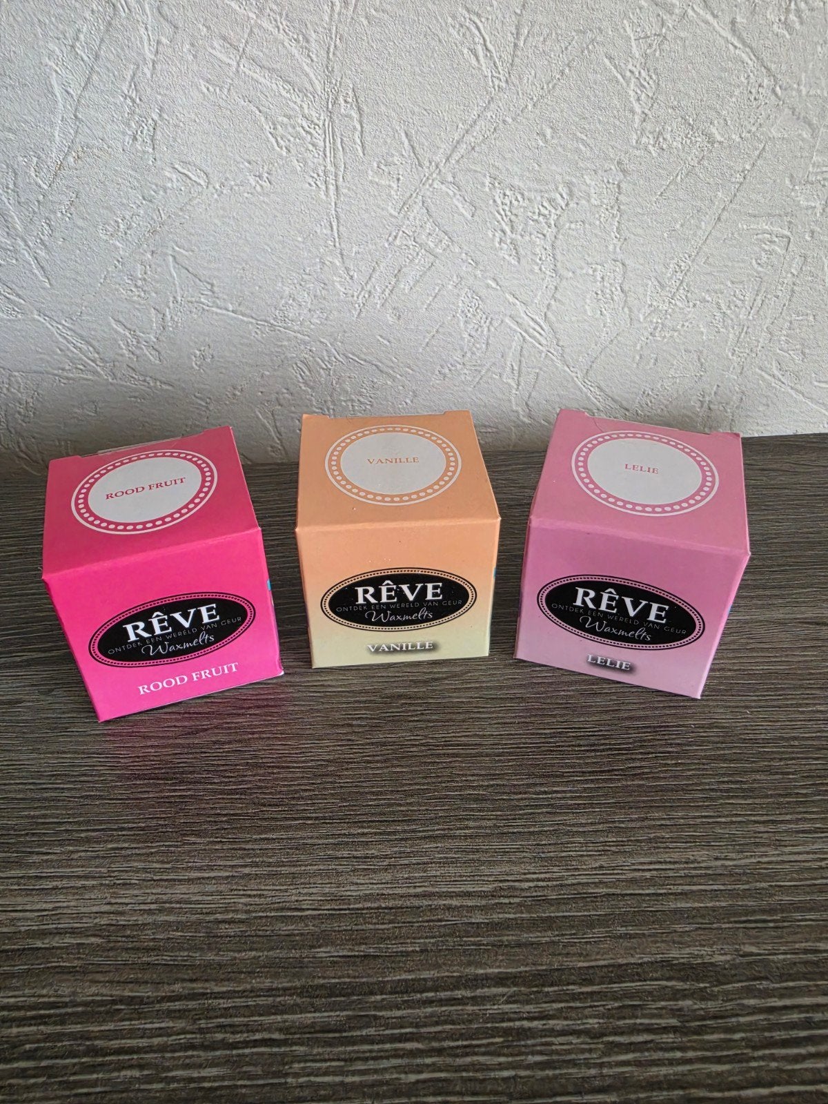3 doosjes Rêve wax melts: Rood Fruit, Vanille, Lelie, Ophalen of Verzenden, Nieuw, Rood