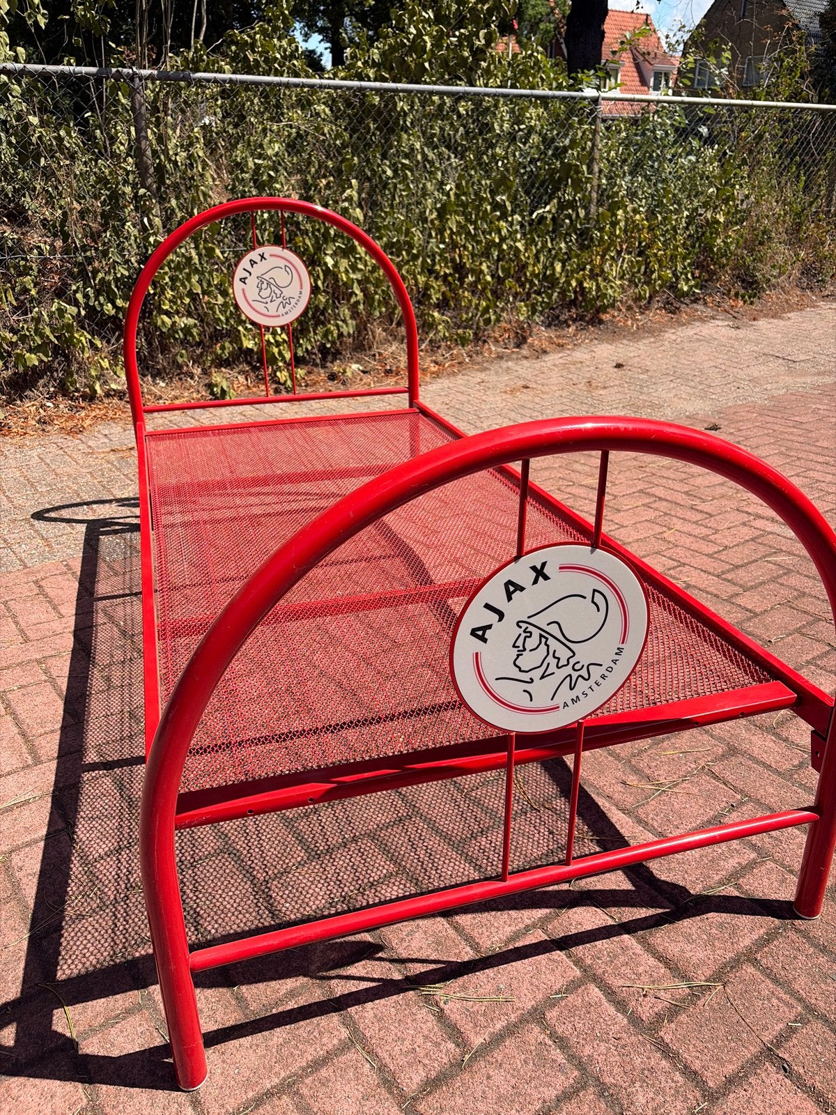 Ajax eenpersoonsbed - Rood metalen bedframe, Ophalen, Gebruikt, 90 cm, Eenpersoons