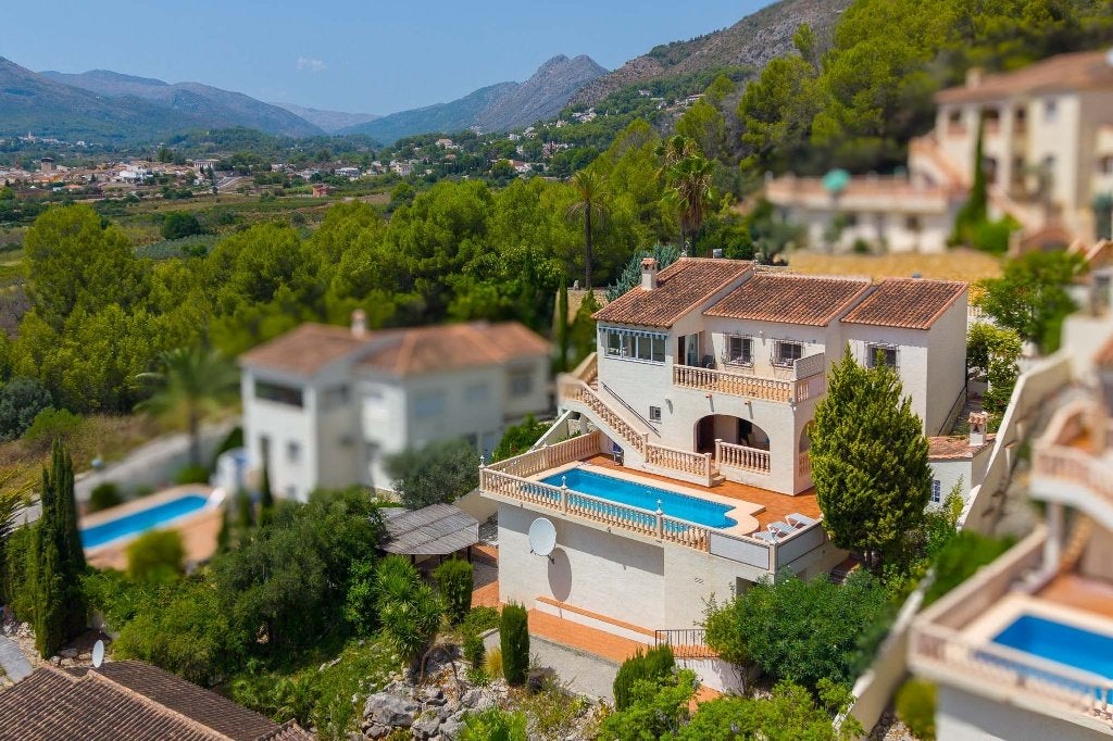 TE KOOP Villa in La Almazara, Jalón, 4 of meer slaapkamers, Bemiddelingsbureau, In bergen of heuvels, Costa Blanca