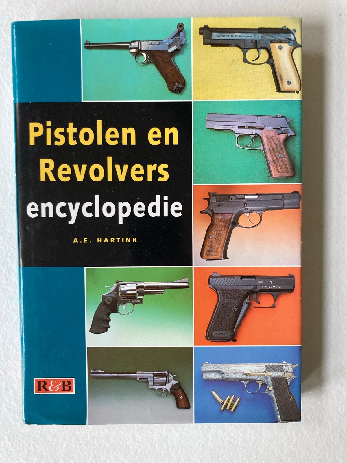 Pistolen en Revolvers encyclopedie A.E. Hartink, Boeken, Encyclopedieën, Zo goed als nieuw, Los deel, Overige onderwerpen, Ophalen of Verzenden