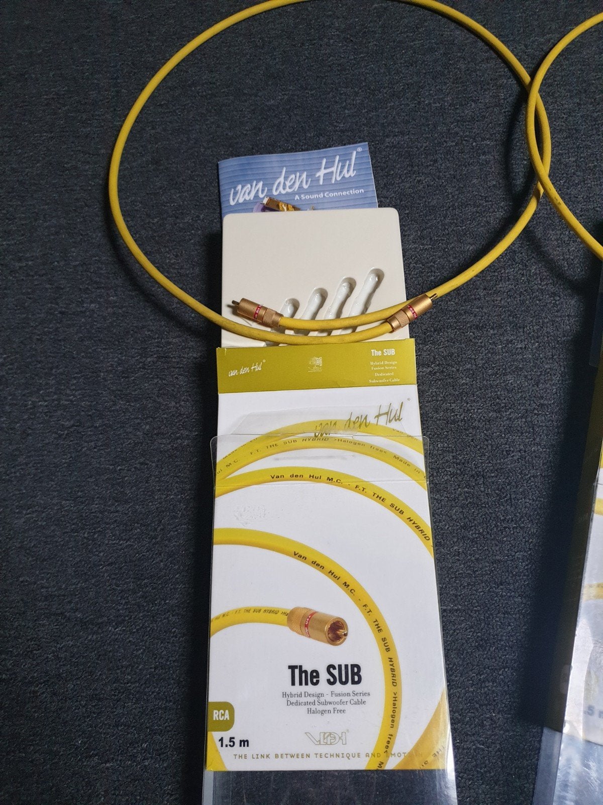 Van den Hul - The Sub - RCA subwooferkabels - 2 stuks 1,5m, Ophalen of Verzenden, Zo goed als nieuw, Minder dan 2 meter, Overige kabels