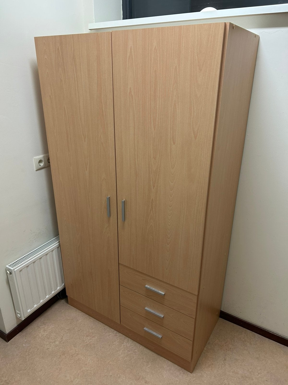 Nette IKEA kledingkast met legplanken, Ophalen, 100 tot 150 cm, Onbekend, Zo goed als nieuw