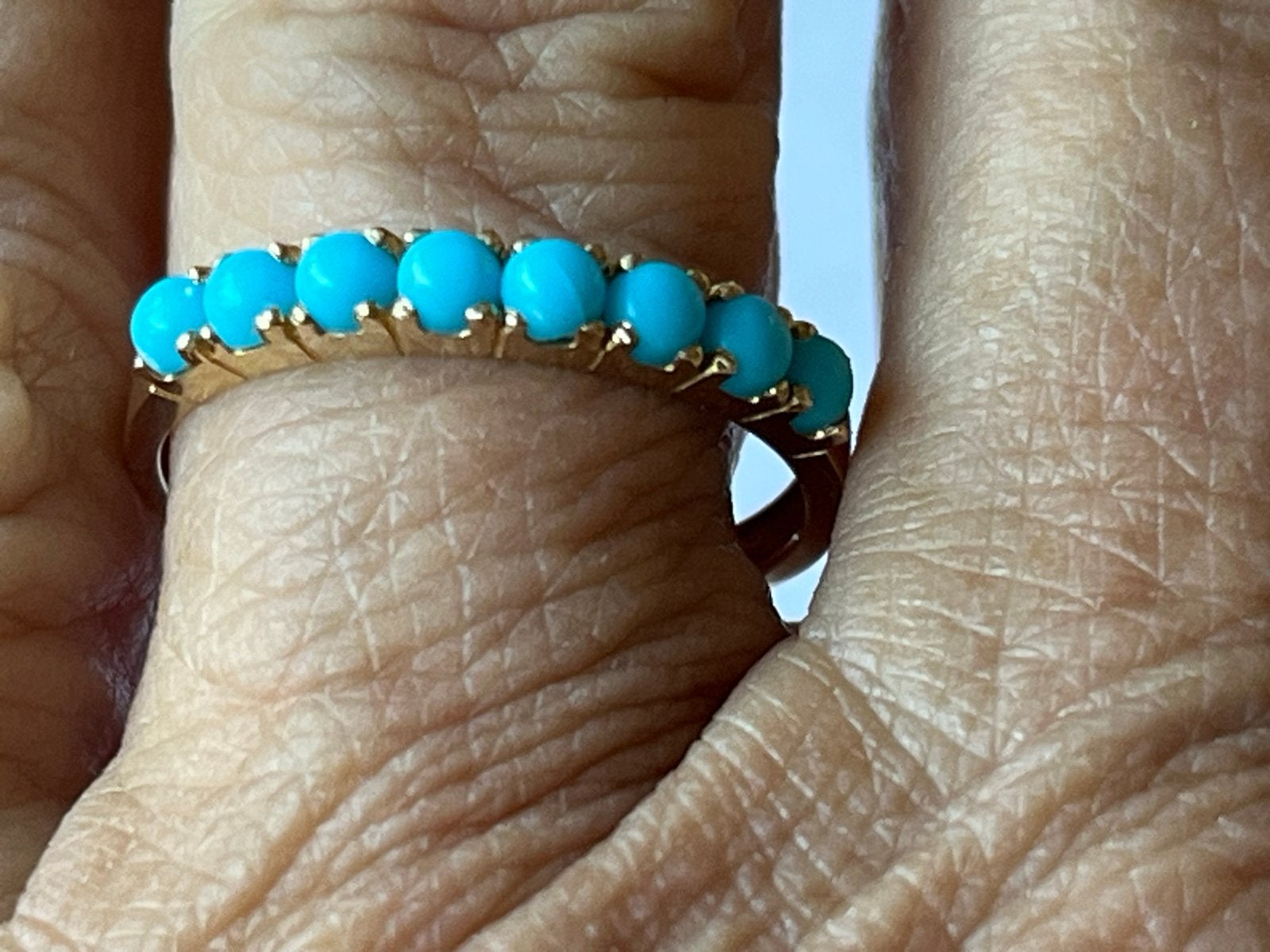 Gouden ring met turkoois steentjes, Sieraden, Tassen en Uiterlijk, Ringen, Verzenden, Zo goed als nieuw, 17 tot 18, Met edelsteen