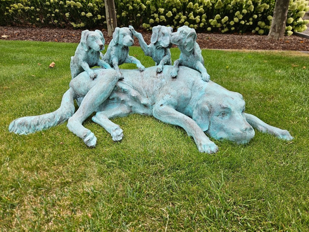 Bronzen hond met puppy's prachtige brons komt zelden te koop, Tuin en Terras, Tuinbeelden, Ophalen of Verzenden, Zo goed als nieuw