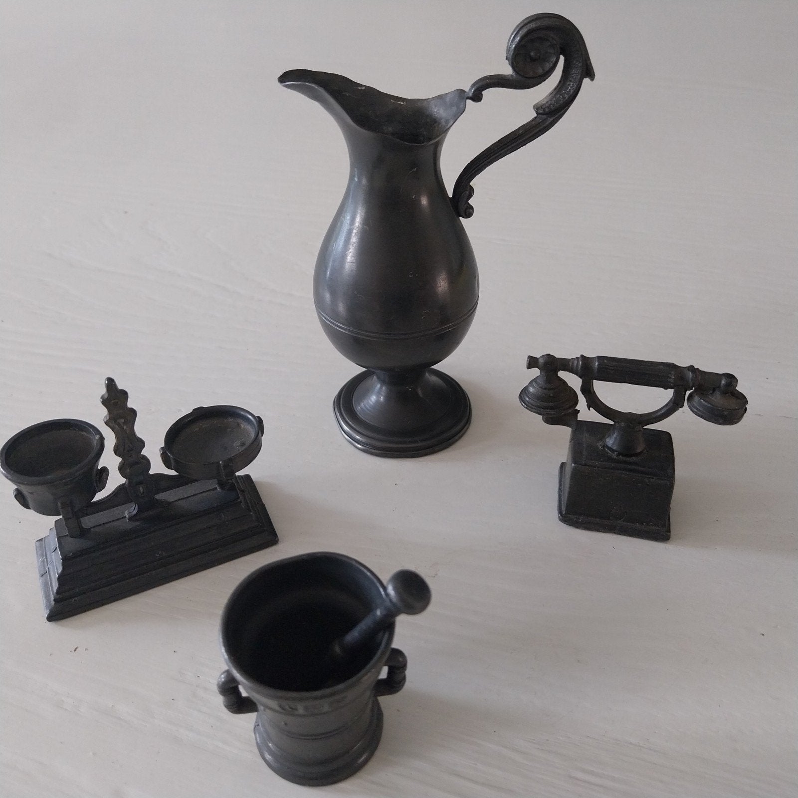 Miniatuur tinnen set: kan, weegschaal, vijzel, tele, Ophalen of Verzenden