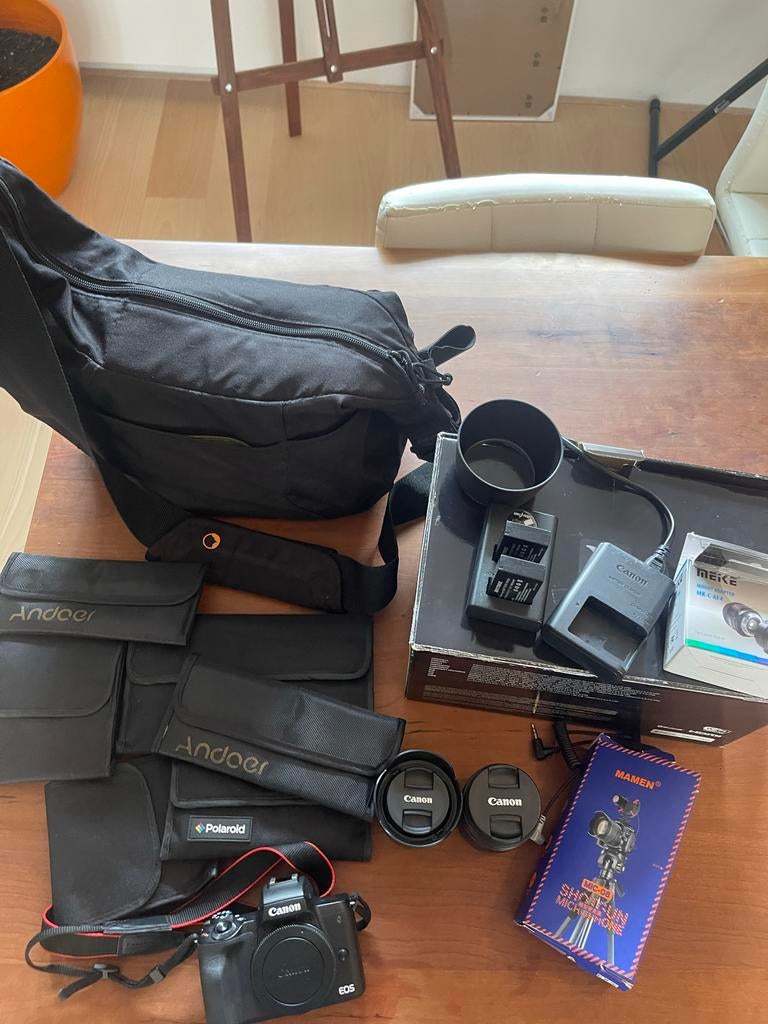 Canon M50 Mark II Starterspakket - Zo goed als nieuw, Ophalen of Verzenden, 8mm