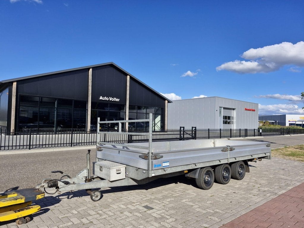 Hapert Plateauwagen tridem parabool rijplaten 2021 Vema BV, Gebruikt
