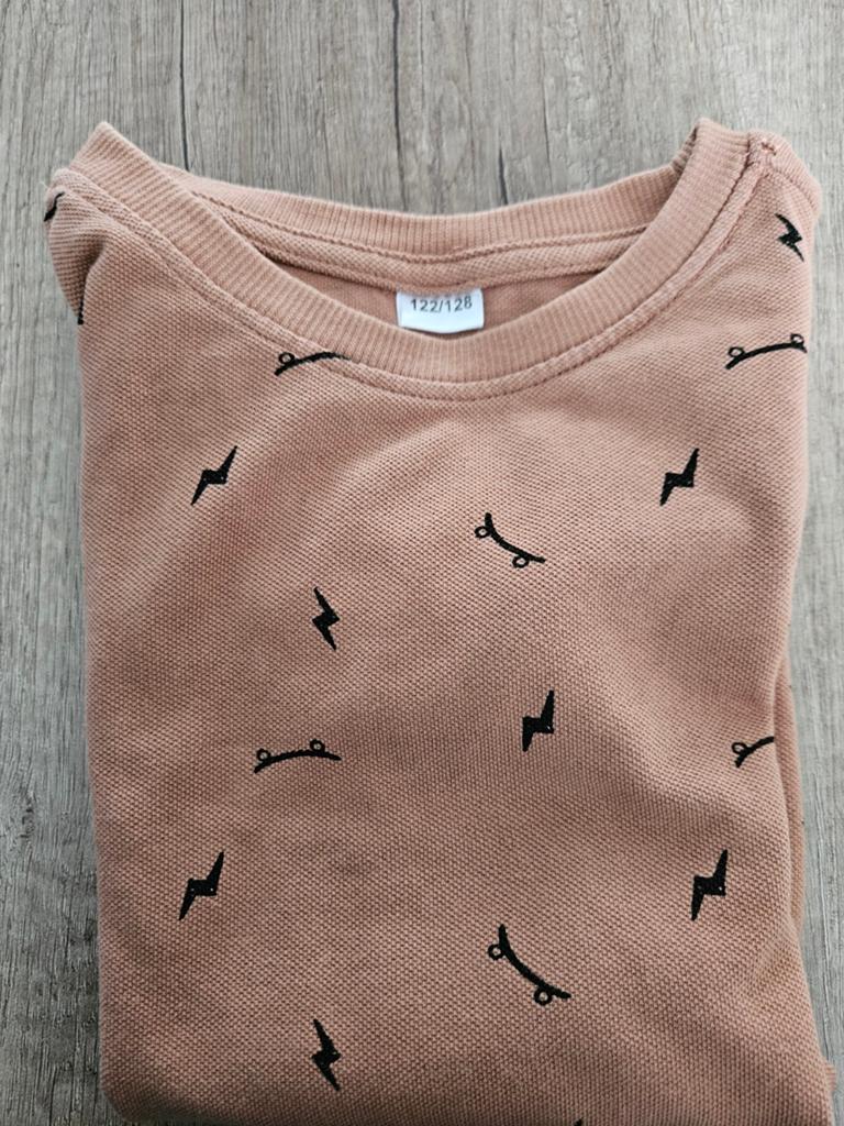 Jongens t shirt maat 122/128, Kinderen en Baby's, Kinderkleding | Maat 122, Ophalen of Verzenden, Zo goed als nieuw, Jongen, Shirt of Longsleeve