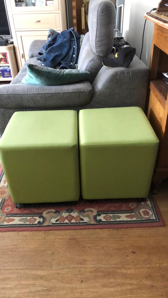 Voetenbankje / bij zettafel, Ophalen, Zo goed als nieuw, Rechthoekig, Minder dan 50 cm