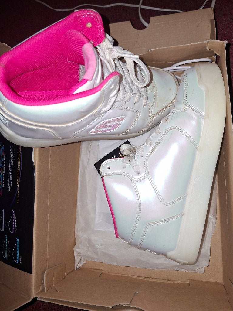 Sketchers lichtgevende schoenen 36 meisje, Kleding | Dames, Schoenen, Skechers, Wit, Ophalen of Verzenden, Sneakers of Gympen