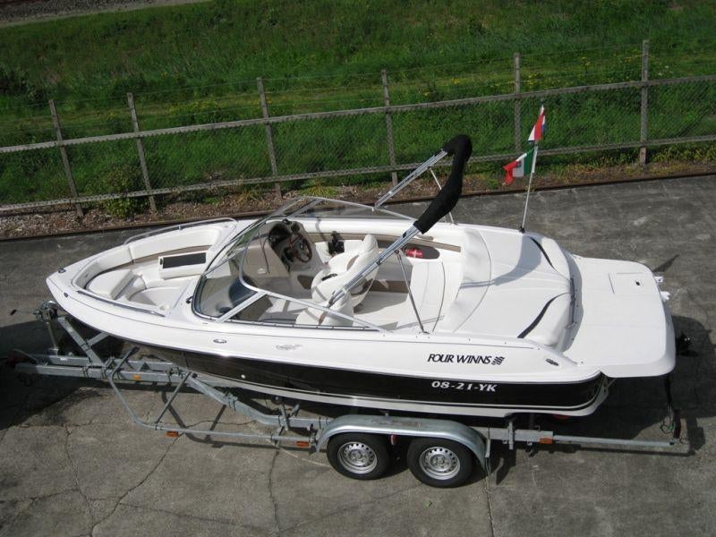 Four Winns 190 Horizon + Freewheel Trailer, Watersport en Boten, Speedboten, Ophalen, Zo goed als nieuw, 200 pk of meer, Buitenboordmotor