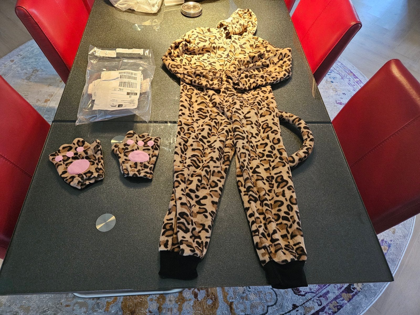 Nieuwe Leopard onesie met staart en pootjes - 6 tot 8 jaar, Ophalen, Nieuw, Onbekend, Jongen of Meisje