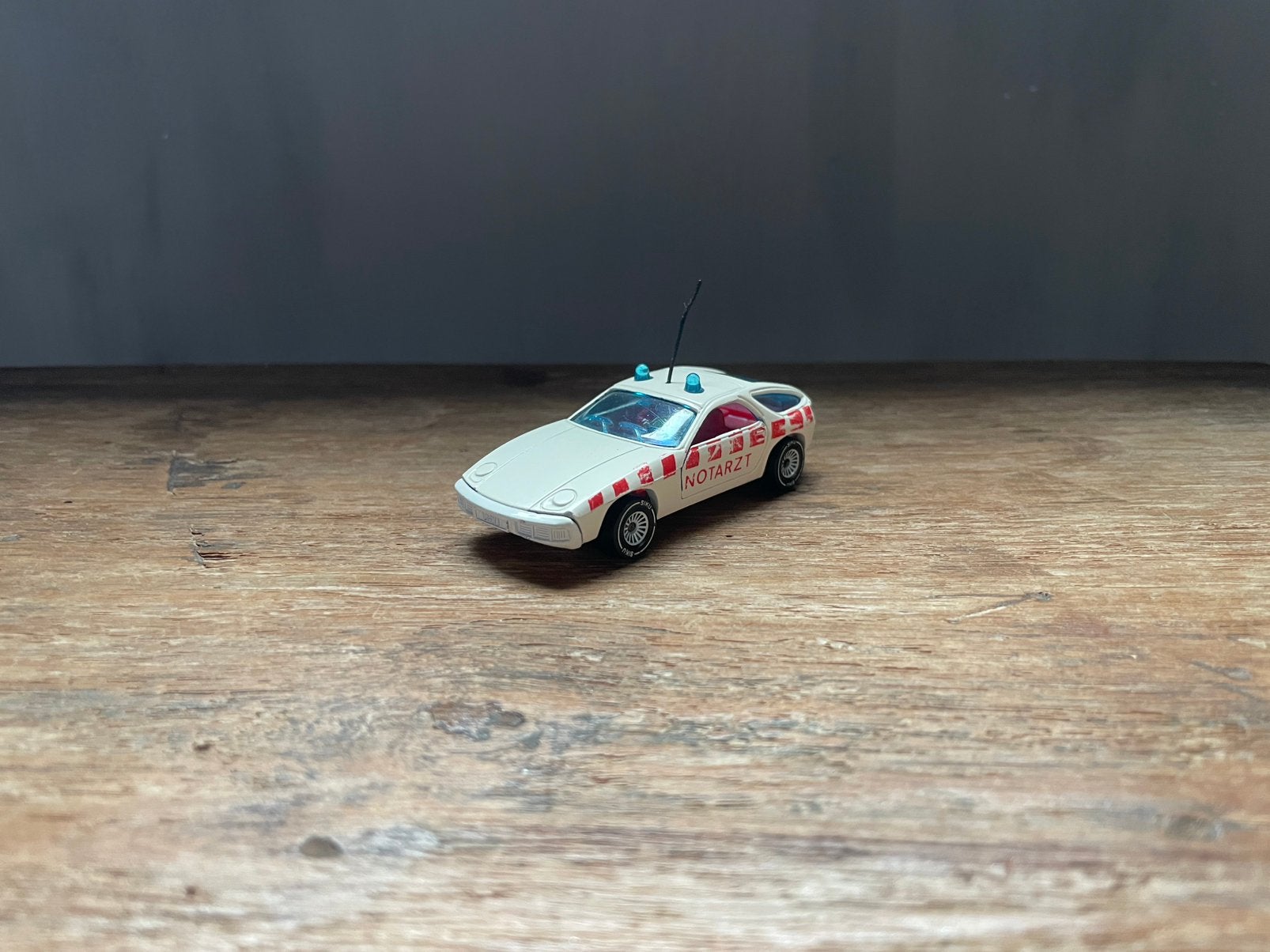 Siku 1339 - Porsche 928 ambulance, Ophalen of Verzenden, Nieuw, Auto, SIKU