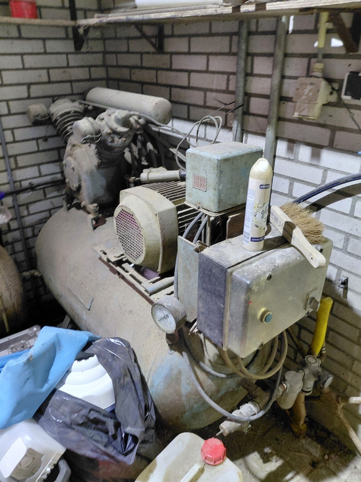 Robuuste De Bruyne Compressor - 200L Tank, 1.5 bar, Doe-het-zelf en Verbouw, 100 liter of meer, Ophalen, Gebruikt
