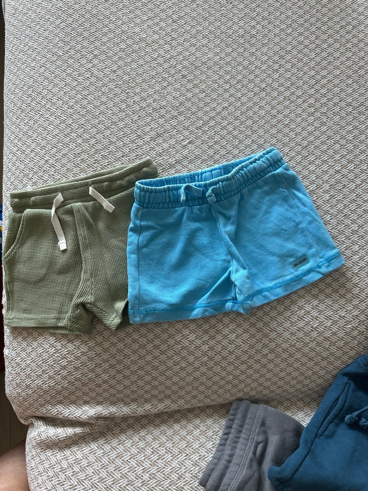 Set van 2 baby shorts (H&M en ZARA) - Maat 68, Kinderen en Baby's, Babykleding | Maat 68, Ophalen of Verzenden, Gebruikt, Jongetje of Meisje