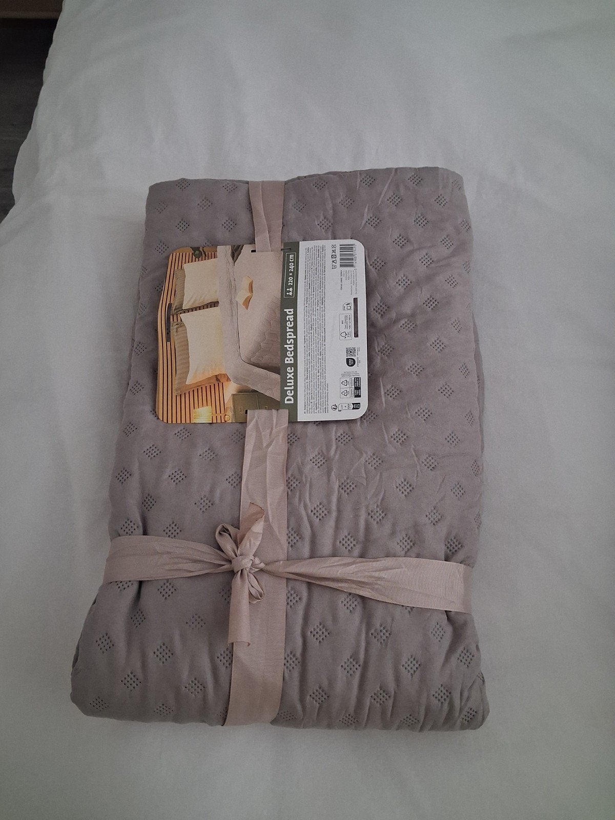 Deluxe Bedsprei 220x240 cm - beige, Nieuw, Ophalen of Verzenden