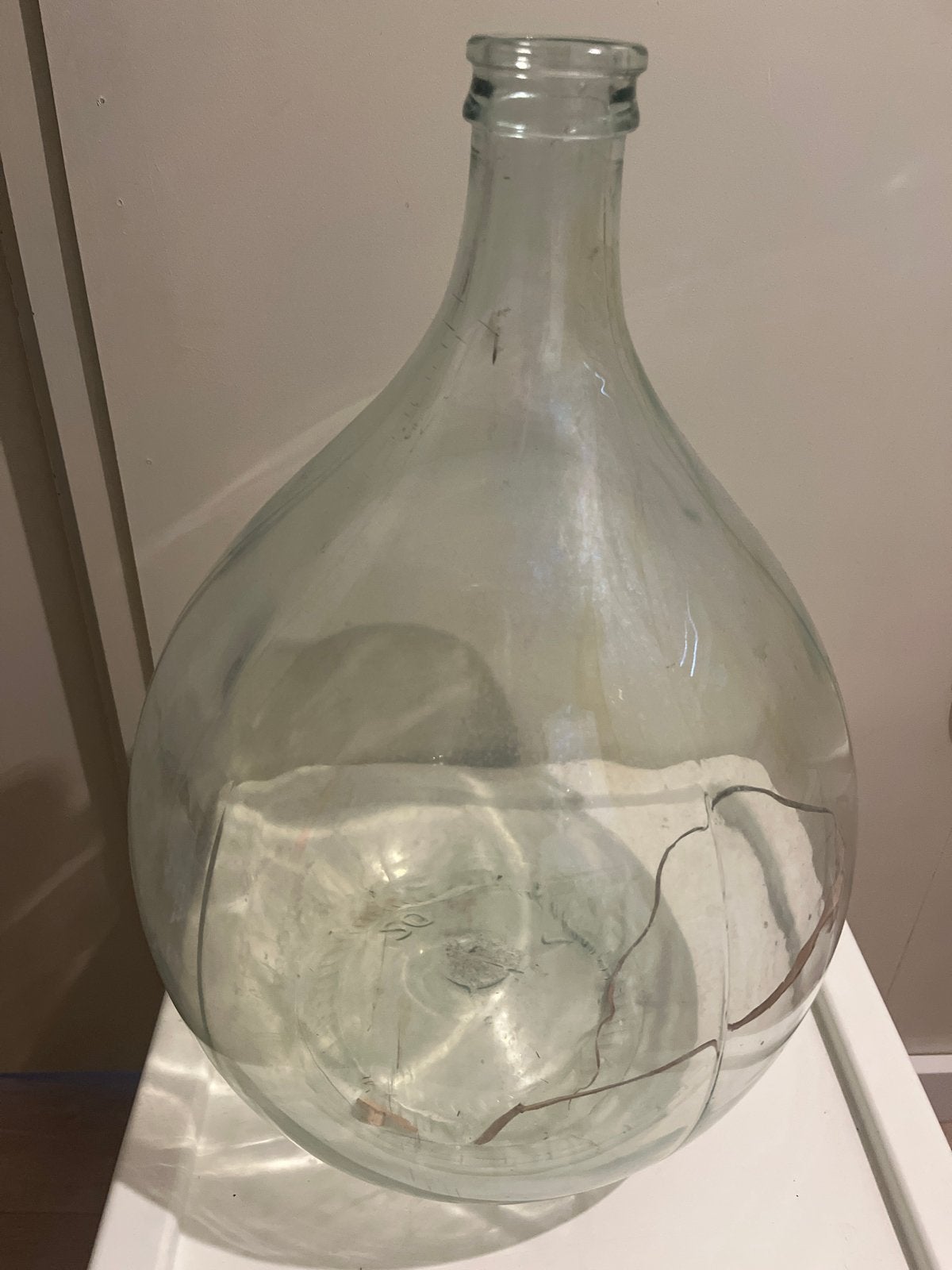 Grote glazen wijnfles / gistfles, Ophalen