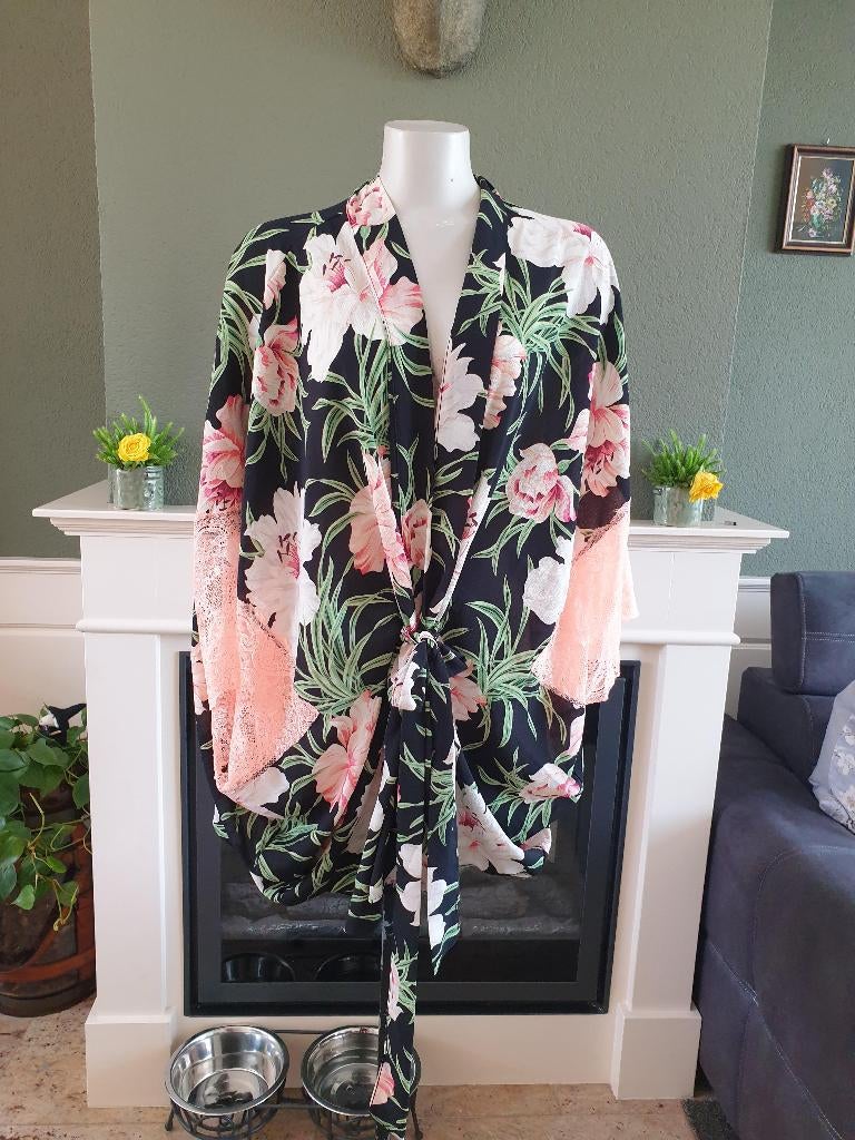 Guess prachtig kimono blouse vest S 36 bloemen, Kleding | Dames, Truien en Vesten, Ophalen of Verzenden, Zo goed als nieuw, Maat 36 (S)