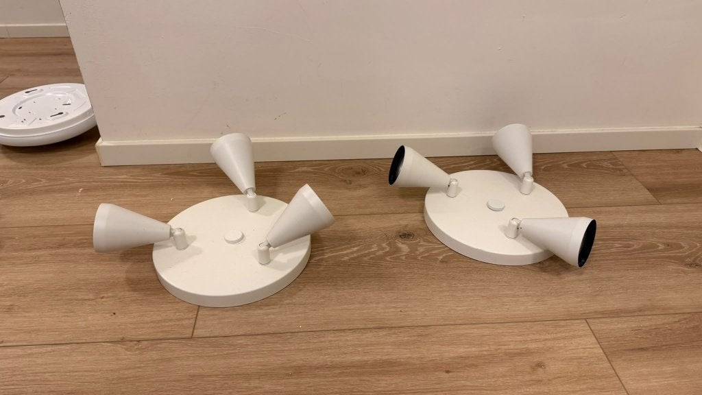 2x IKEA Plafondspot Wit – 3 Verstelbare Spots + 6 LED Lampen, Ophalen, Zo goed als nieuw