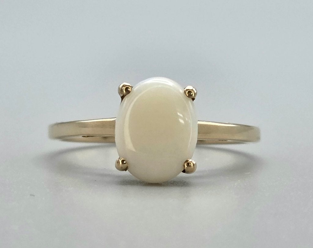Gouden Vintage ring met edelsteen opaal. 2026/531, Ophalen of Verzenden, Goud, Ring, Met edelsteen