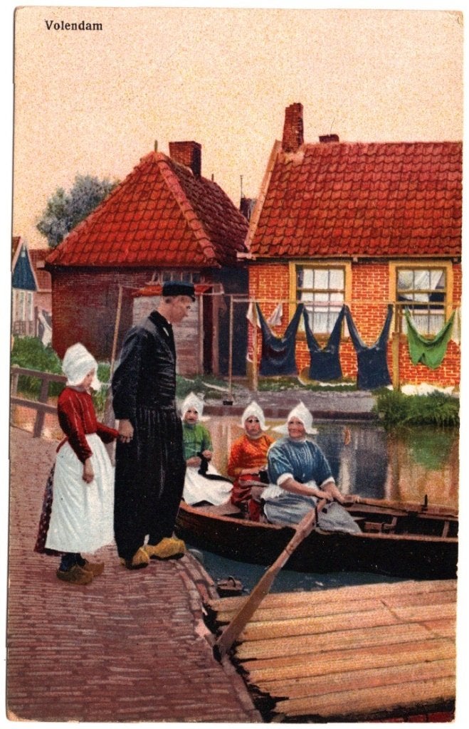 Oude Ansichtkaart Volendam Roeiboot Klederdracht, Ophalen of Verzenden, 1920 tot 1940, Ongelopen, Noord-Holland