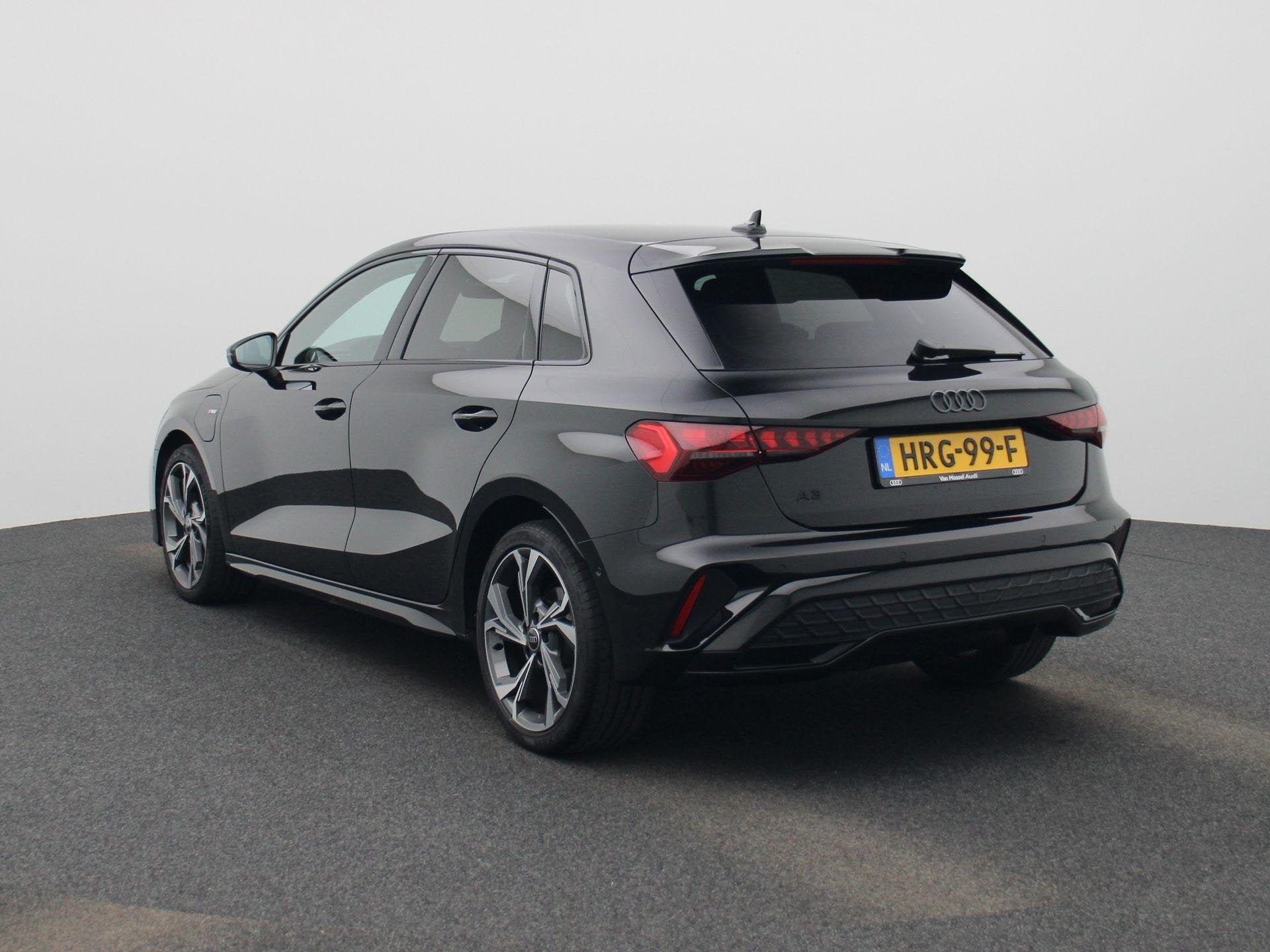 Audi A3 Sportback 40 TFSI e S edition Navigatie | head up di, Auto's, 12 maanden, 4 cilinders, 150 min, Leder en Stof