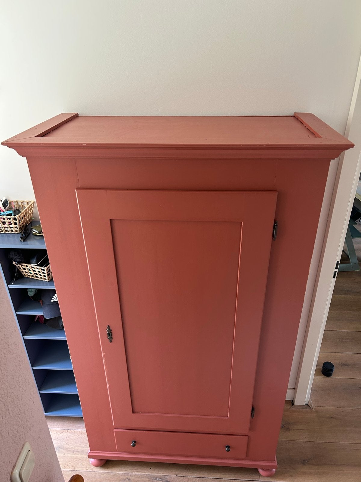 Mooie kledingkast / linnenkast - Oranje/Rood, Ophalen, Gebruikt, 100 tot 150 cm, Met lade(s)