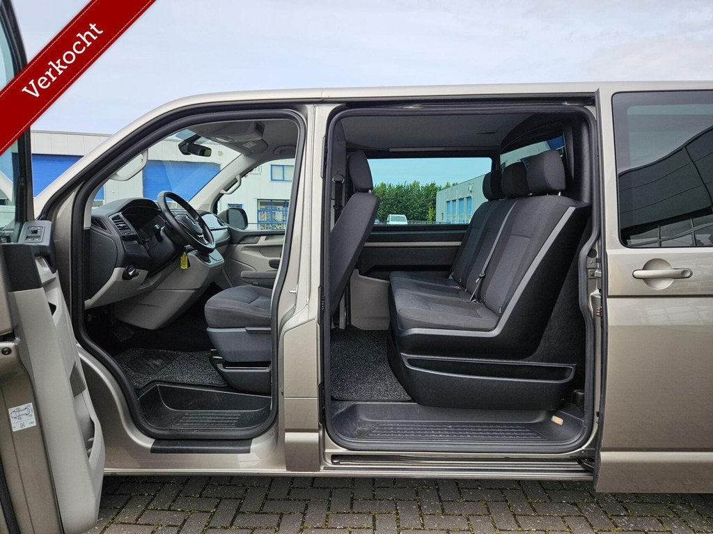 Volkswagen Transporter 2.0 TDI L2H1 DC Automaat Navi 150pk, Auto's, Bestelauto's, Automaat, Gebruikt, Euro 6, 4 cilinders