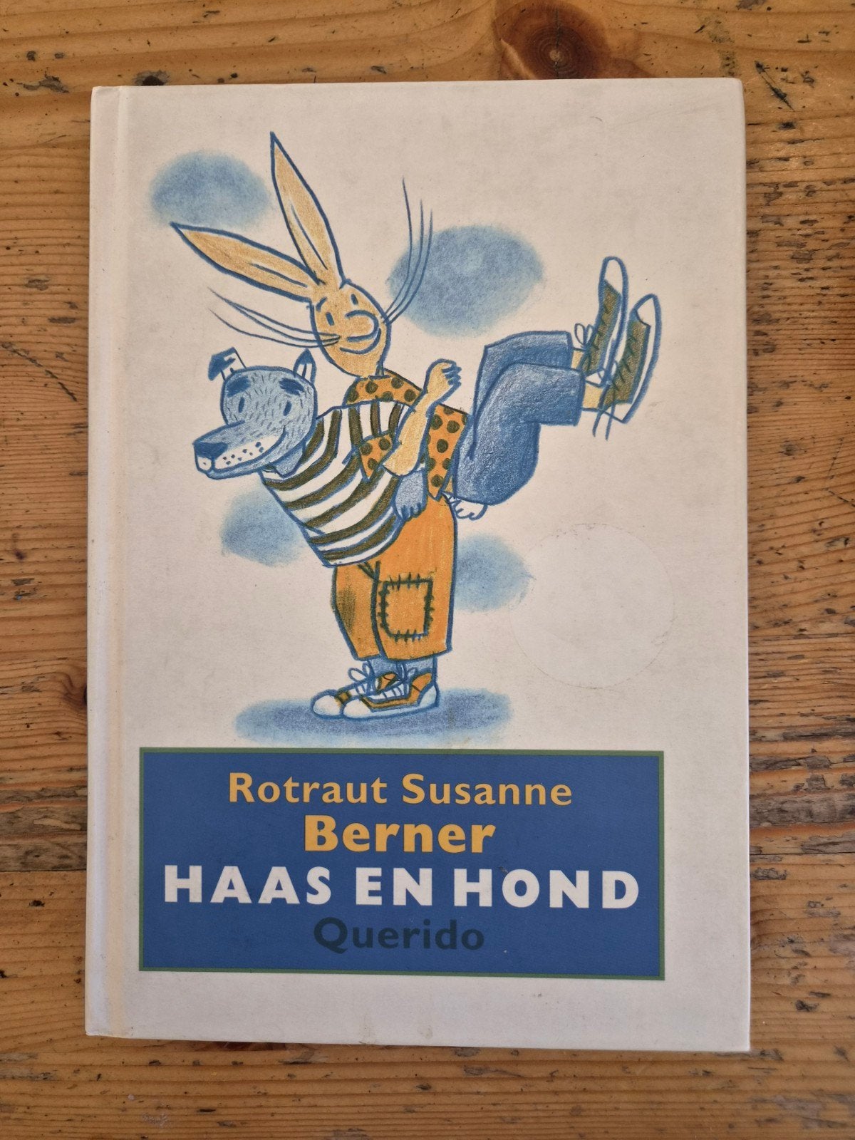 Haas en Hond - Rotraut Susanne Berner (Querido), Ophalen of Verzenden, Gelezen, Rotraut Susanne Berner, Fictie algemeen
