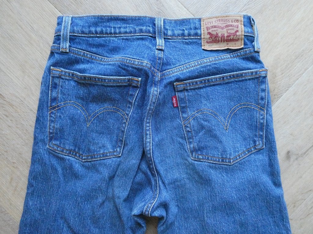 Mooie Levi 501 spijkerbroek met knoopsluiting maat 25-30, Blauw, Ophalen of Verzenden, Zo goed als nieuw, W27 (confectie 34) of kleiner