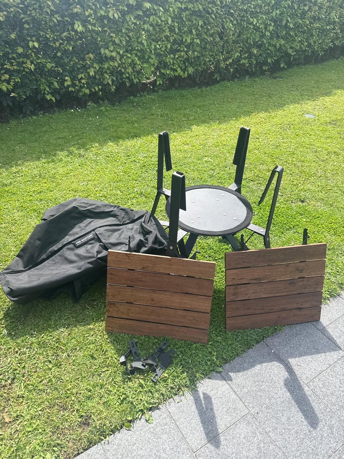 Onderstel met tafels en nieuwe hoes voor Big Bastard BBQ, Ophalen, Gebruikt, Rond, Metaal