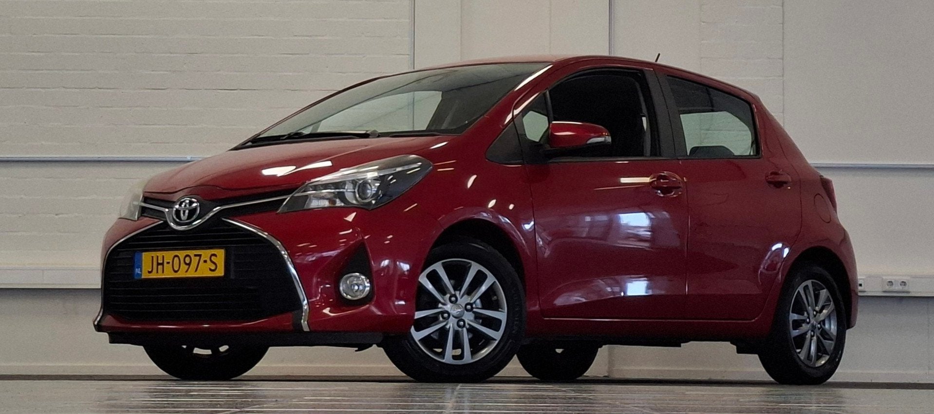 Toyota Yaris 1.3 VVT-i Trend 1e eigenaar Trekhaak Navigatie, Stof, Euro 6, 4 cilinders, Bedrijf