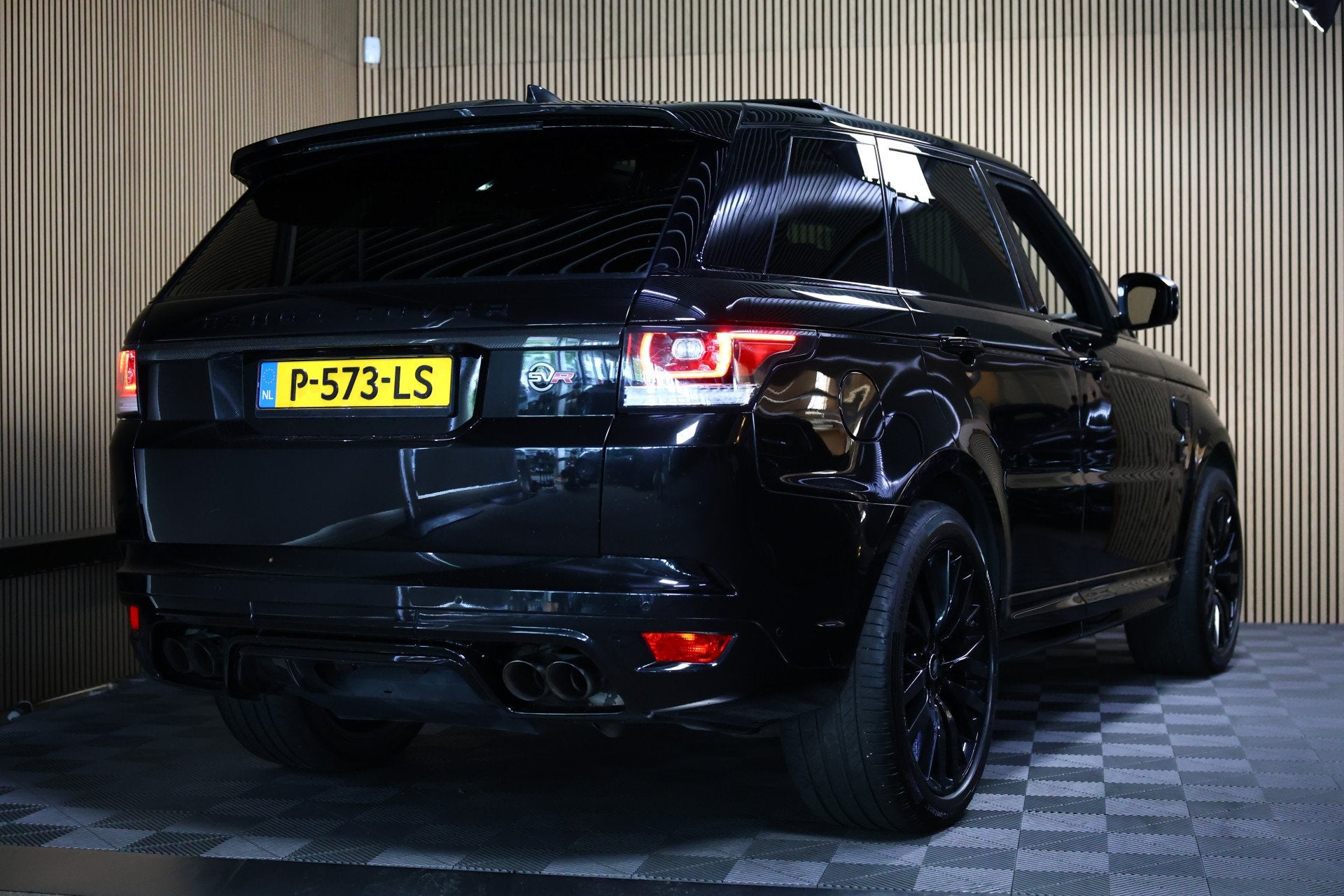 Land Rover Range Rover Sport 5.0 V8 Supercharged SVR Carbon, Auto's, Land Rover, Automaat, Lichtsensor, 3000 kg, Zwart