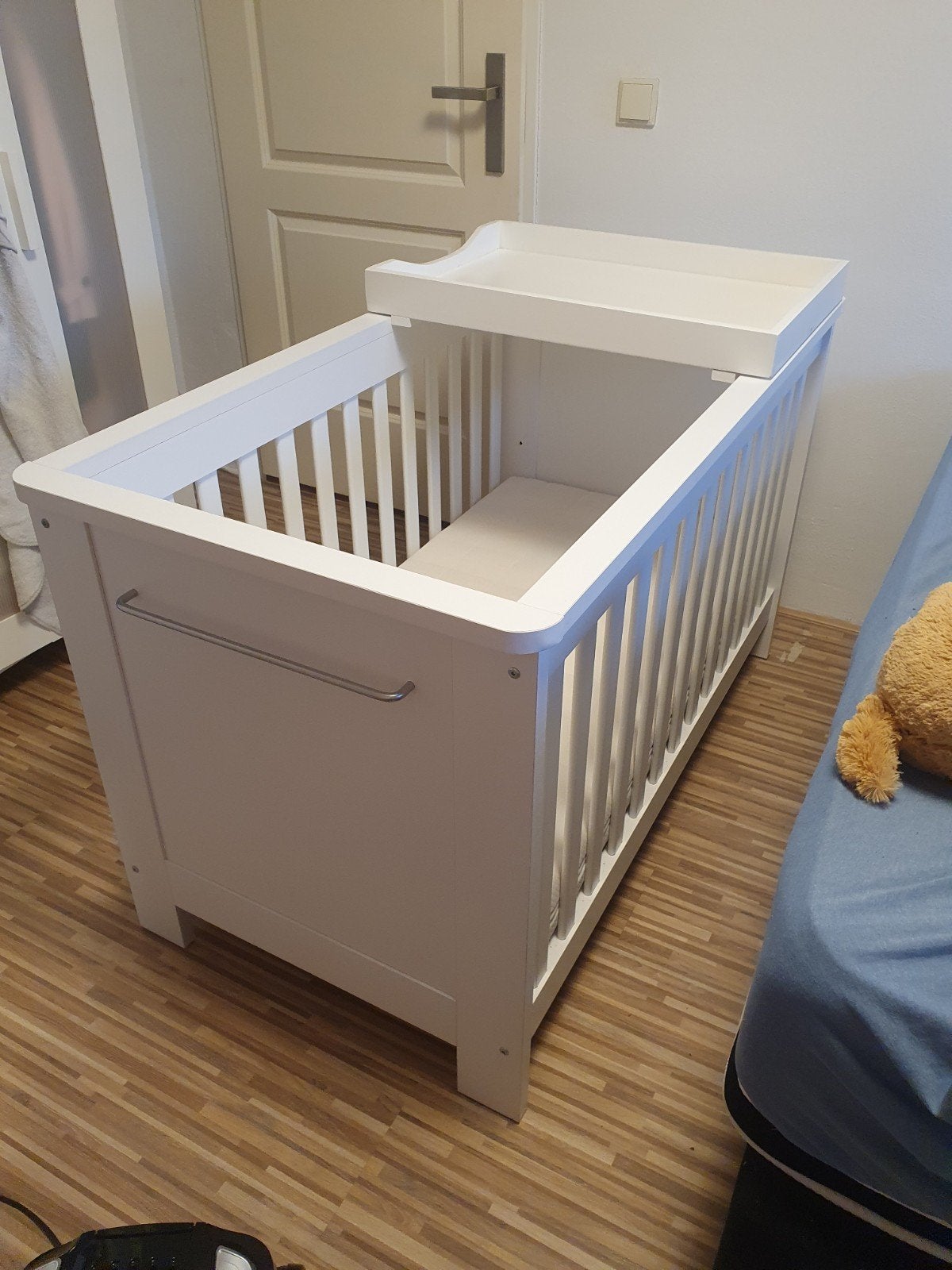 Cabino babybed wit met losse verschoonbak, Kinderen en Baby's, Kinderkamer | Complete kinderkamers, Ophalen, Zo goed als nieuw