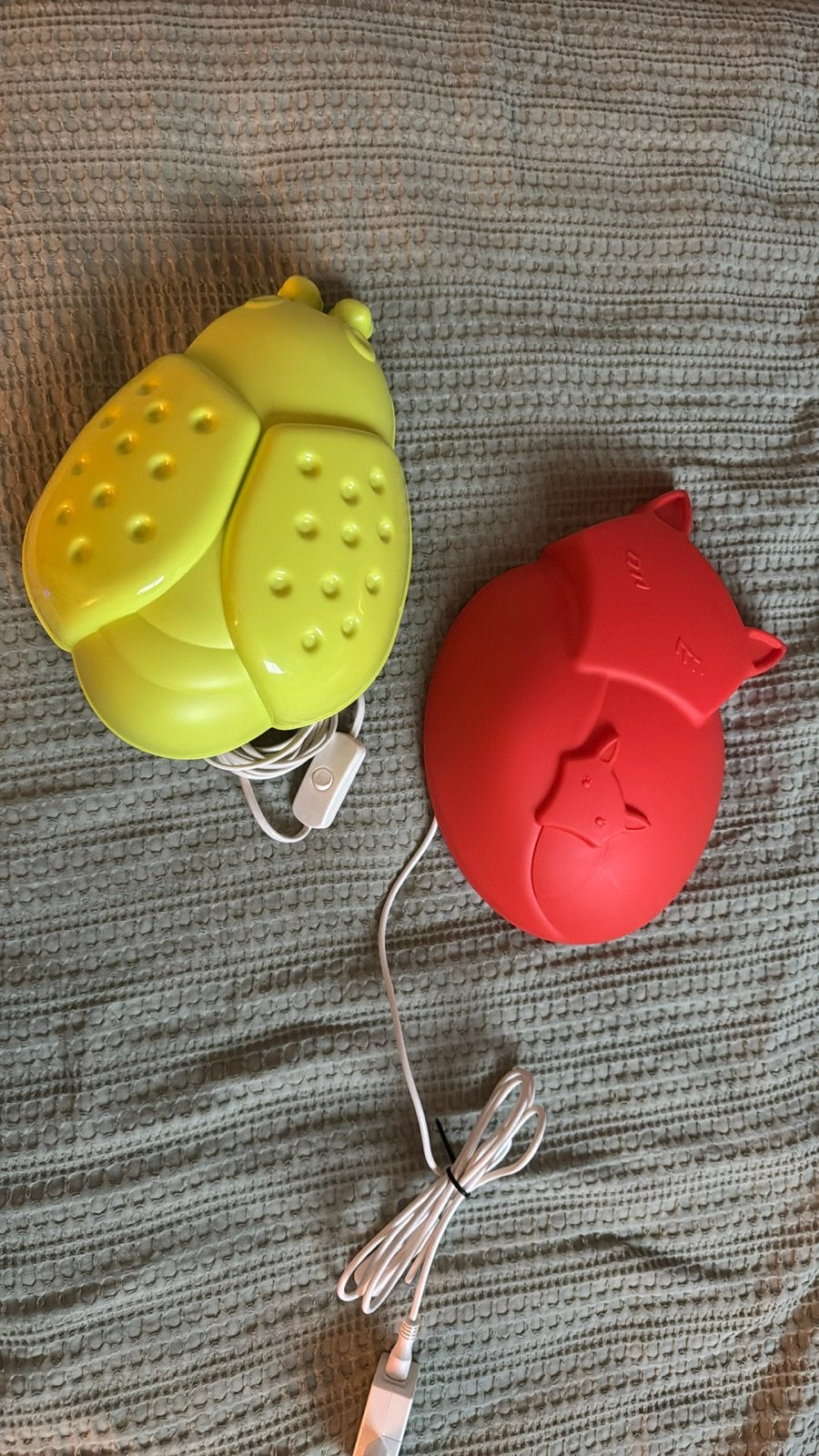 Leuke kinderlampjes: lieveheersbeestje en vos, Ophalen, Gebruikt, Geel, Ophangbaar